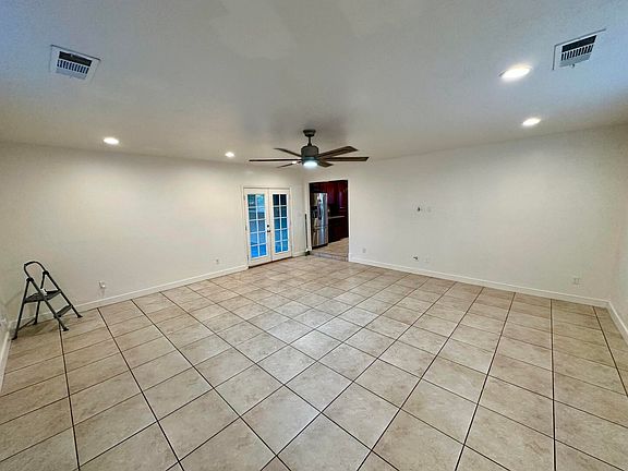 3rd image of 1561 W Juliet