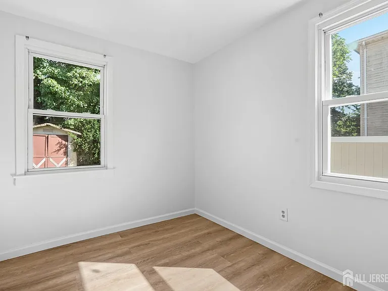 250 Brookside Ave — Photo 16