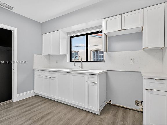 3rd image of 2945 SW 16th St