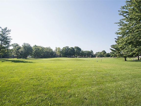 5th image of 30 Hampshire Ct