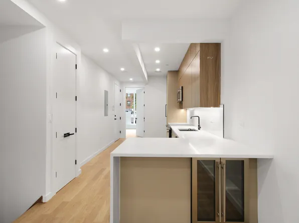 87 Carlton Avenue image 14 of 21