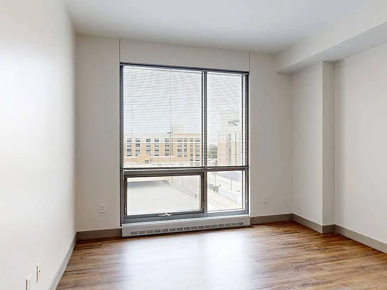 Midtown Crossing Apartments — Photo 95