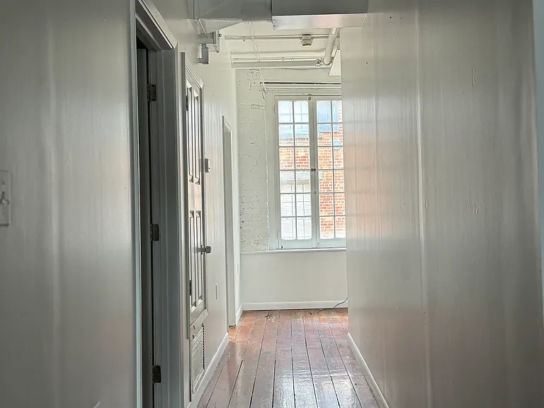 225 N Peters St — Photo 7