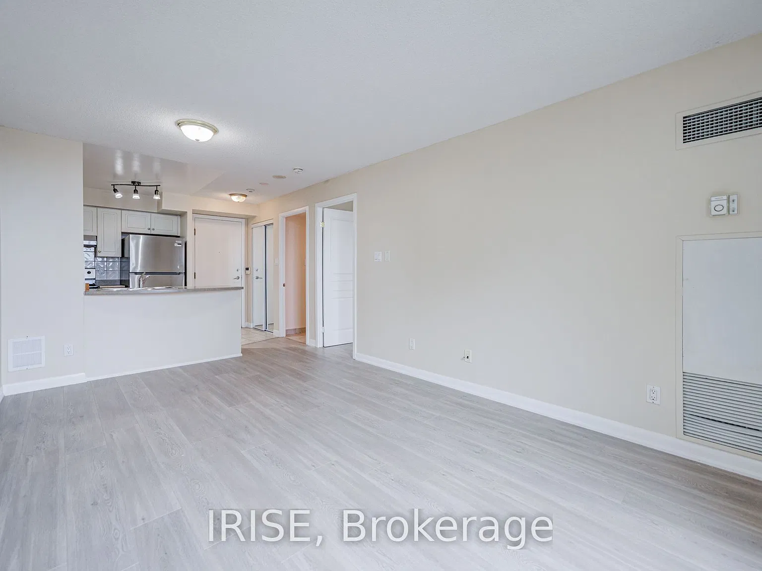 323 Richmond St E — Photo 3