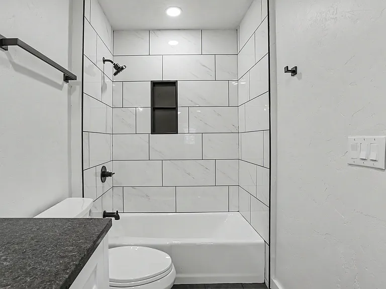 5900 N Ross Ave #2 — Photo 20
