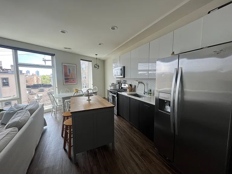 1045 W Cornelia — Photo 28