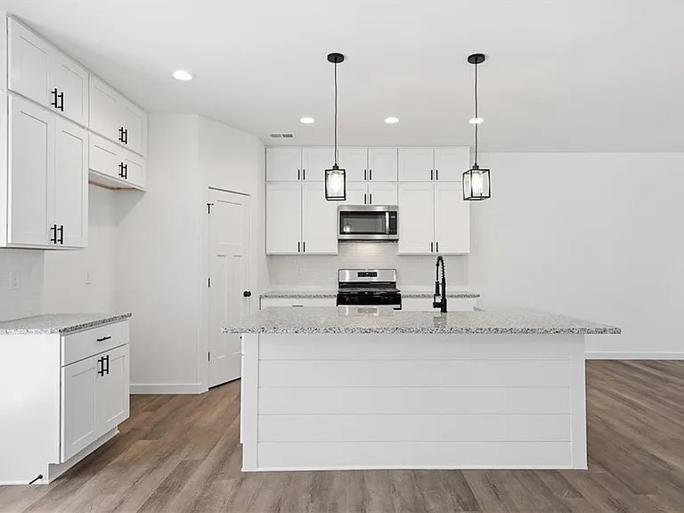 91 Smith And Wesson Way — Photo 32