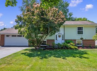 869 Seymour Lake Rd, Oxford, MI 48371