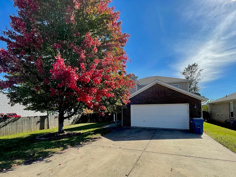 3705 SW Hansom Loop — Photo 3