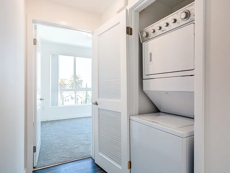 NOHO 55 Luxury Living — Photo 27