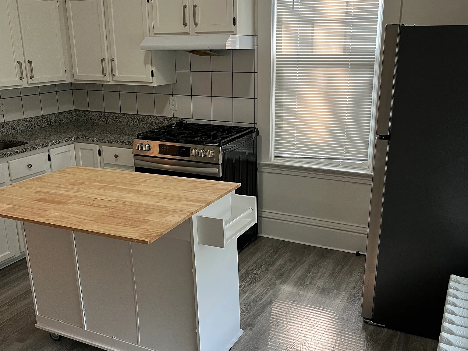 2 bed, 750 sqft, $1,500 — Photo 2