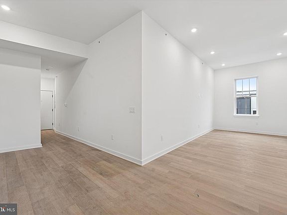 5th image of 1500 Frankford Ave #302
