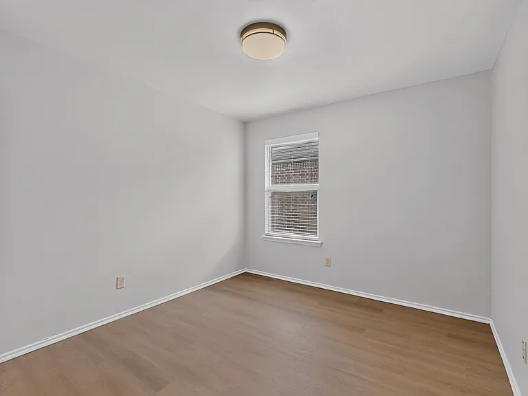 2123 Meadow View Dr — Photo 15