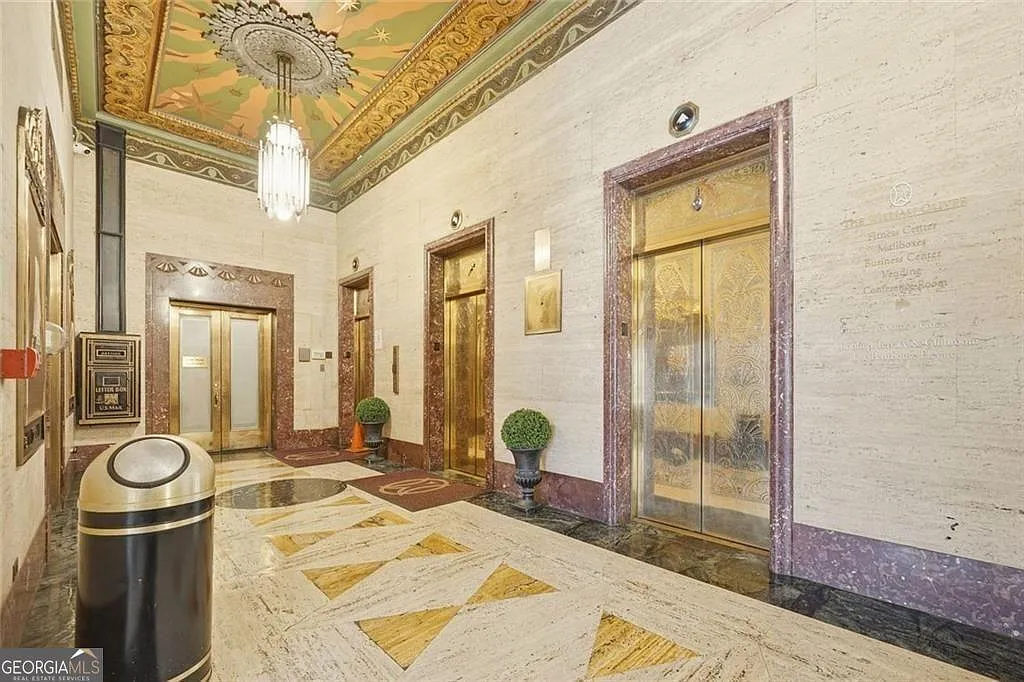 1 bed, 1.0 bath, 465 sqft, $1,600 — Photo 2