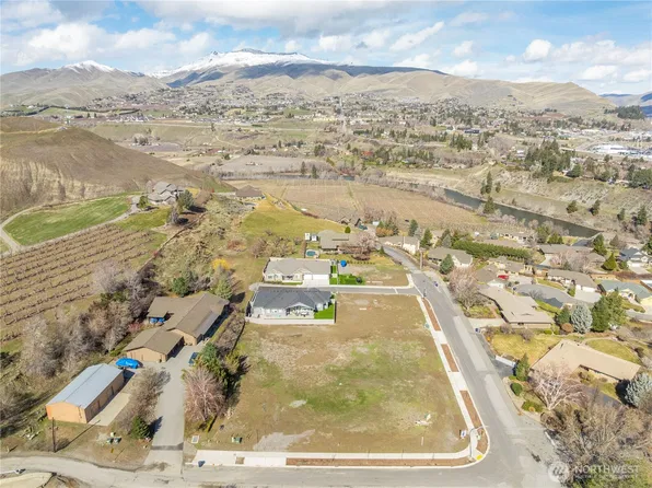 1808 North Road, Wenatchee, WA 98801