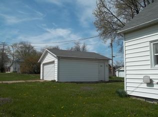 1017 N 11th St, Herrin, IL 62948