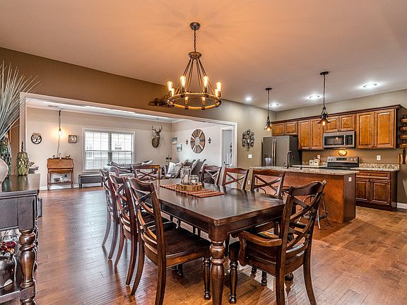 2nd image of 923 Heritage Way