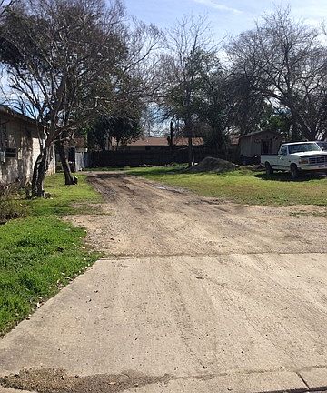 3rd image of 422 W Wright Blvd