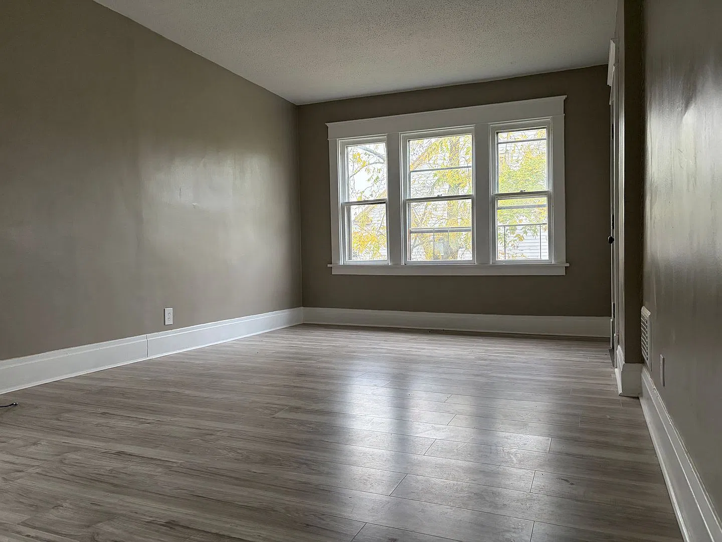 500 Colvin — Photo 2