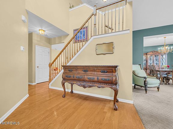 4th image of 70 Waterford Avenue