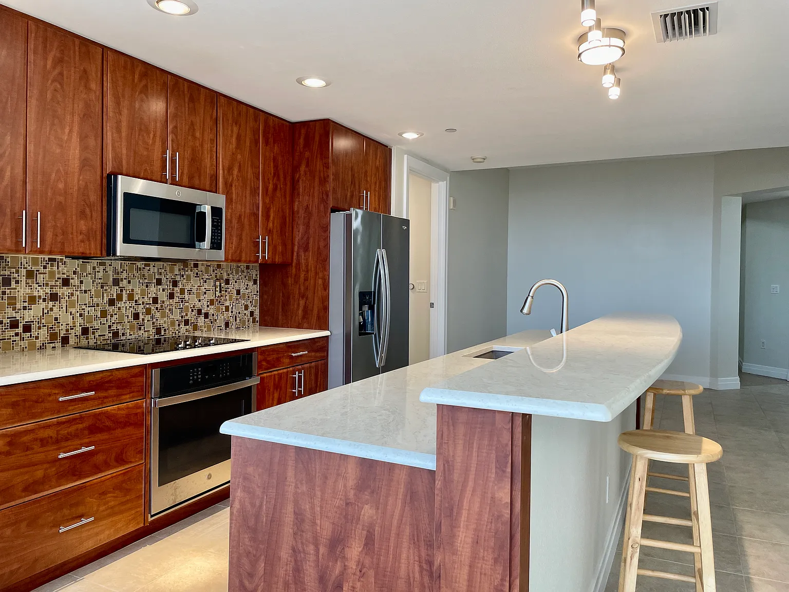 2 bed, 1765 sqft, $4,500 — Photo 3