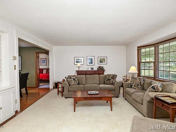 3rd image of 2547 Annchester Dr SE