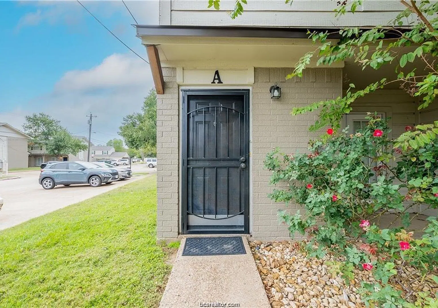 1404 Summit Street #A — Photo 2