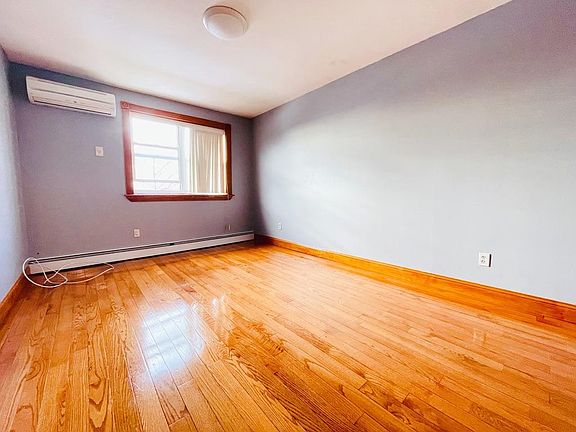 4th image of 1454 121st St