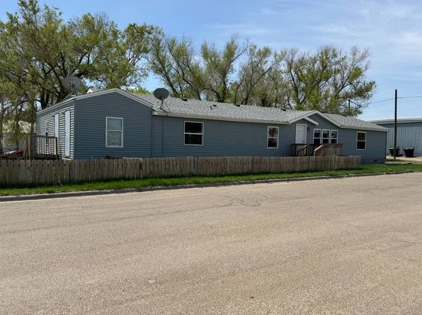102 E 6th St, Fairview, MT 59221