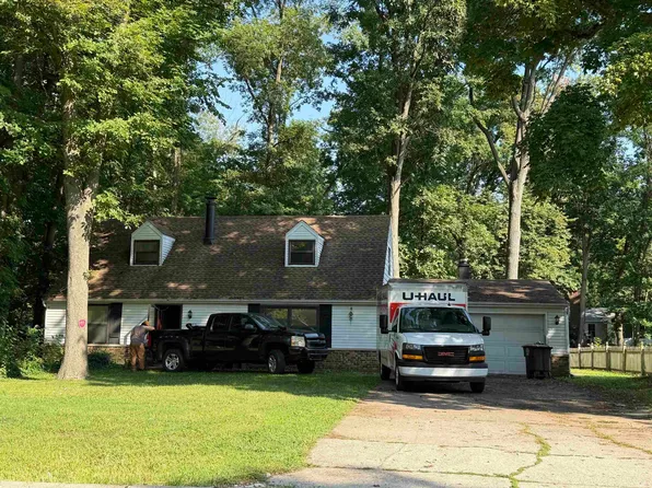 9312 Starland Ct, Fort Wayne, IN 46804