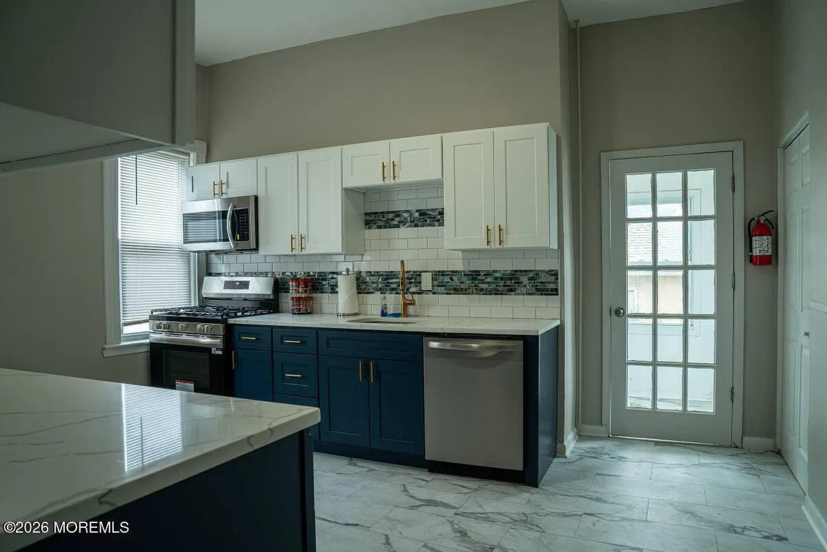 287 Westwood Ave — Photo 3