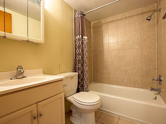 5th image of 4404 Davenport St APT 3