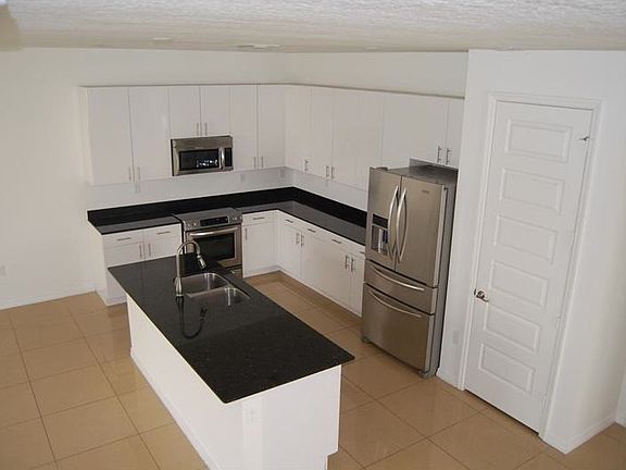 4th image of 605 NE 191st St #102