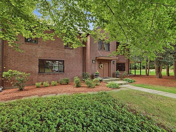 3rd image of 5 Rollingwood Dr