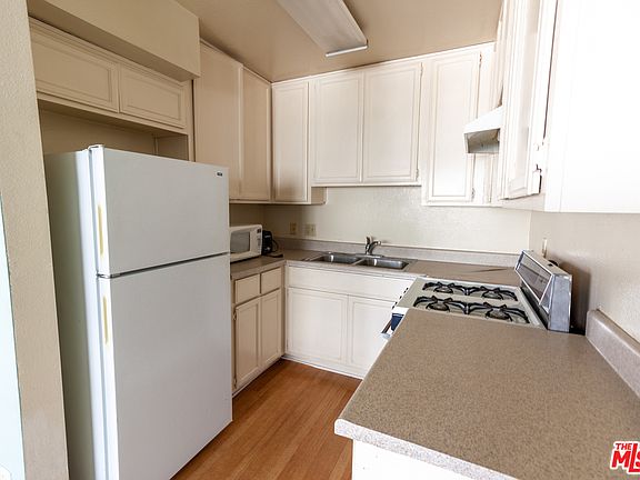 5th image of 821 Gramercy Dr APT 202