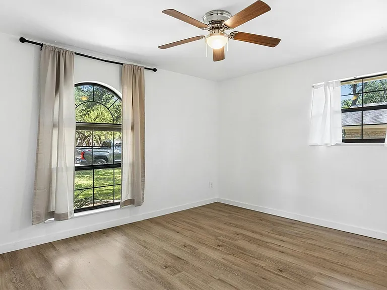 1401 Dragon Dr — Photo 17