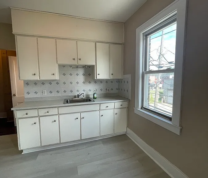 538 Louis Ave #4 — Photo 7
