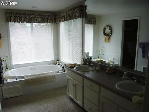 2nd image of 14503 NE Mountain View Dr
