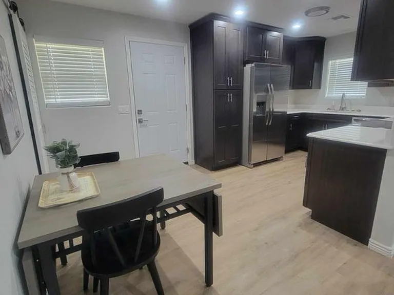 854 E Beverly Ave — Photo 5