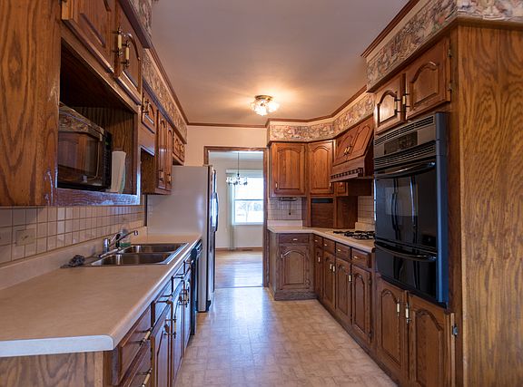 4th image of 700 Grand Canyon St