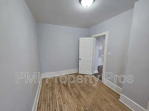 3111 W Walnut St Photo 1