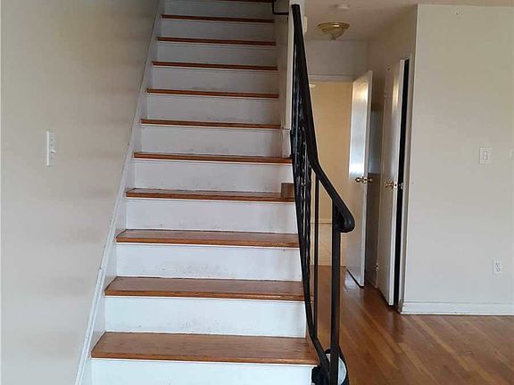 2nd image of 21723 Hempstead Ave