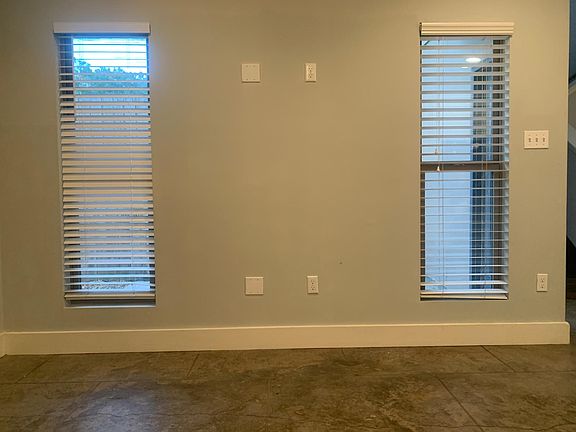 5th image of 222 Highland Oaks Ln