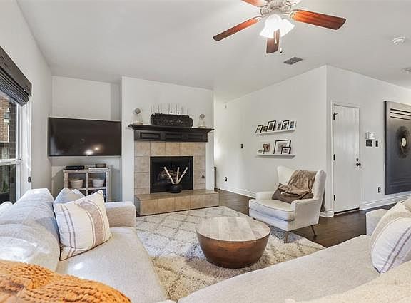 3rd image of 8861 Cherry Lee Ln