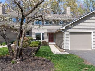 3 Macmillan Ct, Mahwah, NJ 07430