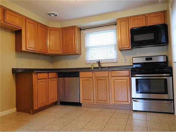 3rd image of 240 Forest Dr