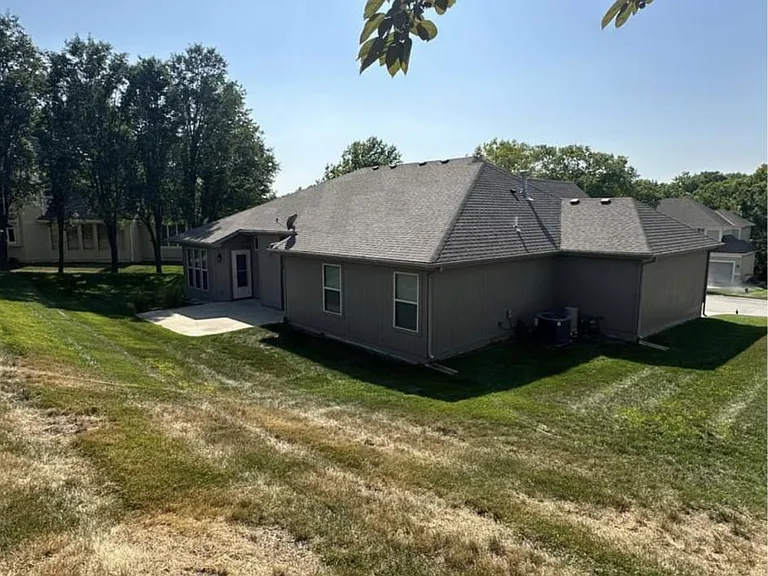 505 NW Highcliffe Dr — Photo 8