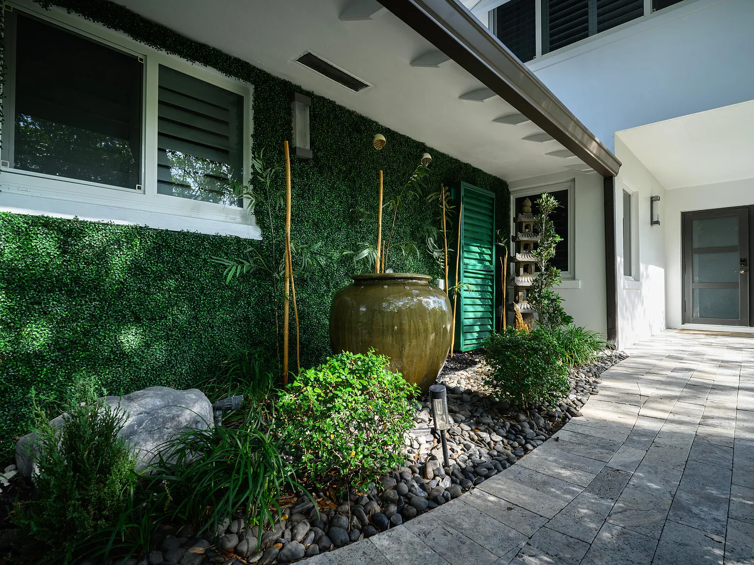 3 bed, 5.0 bath, 2949 sqft, $29,000 — Photo 3