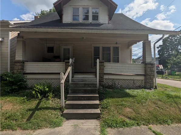 1211 Chestnut St, Coshocton, OH 43812