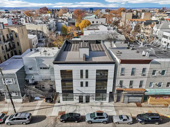 1003 Summit Avenue image 1 of 32